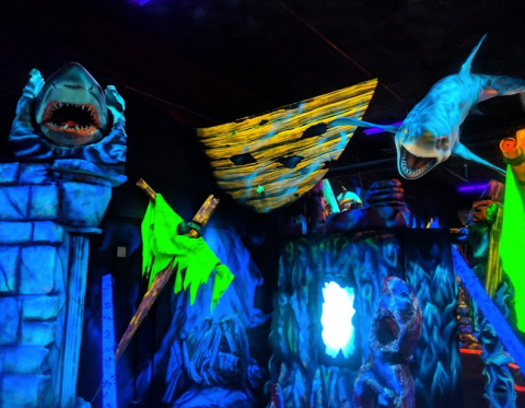 Glowing Greens Is A Blacklight Mini Golf Course In Oregon That The Whole Family Will Love