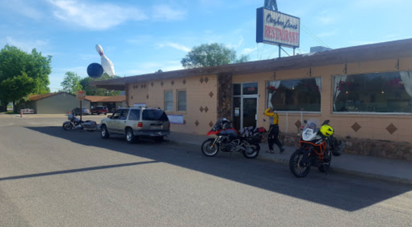 This Small-Town Bowling Alley In Homedale, Idaho Is Also A Restaurant With Delicious Homestyle Food