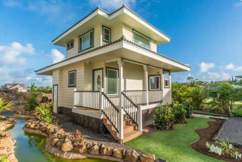 You'll Find A Putting Green And A Pond At This Charming Cottage Airbnb In Hawaii