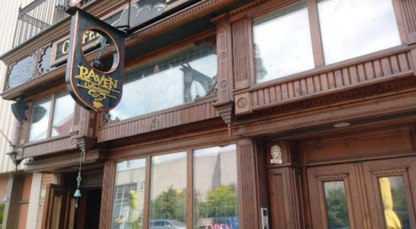 An Edgar Allan Poe-Inspired Restaurant In Michigan, The Raven Is Marvelously Moody