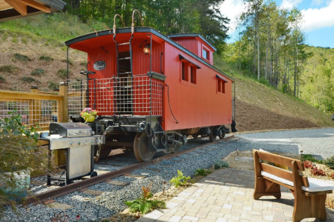 7 Vintage Train Cars Where You Can Spend The Weekend In North Carolina