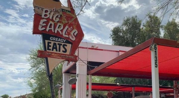 This Timeless 1930s Restaurant In Arizona Sells The Best Burgers In America