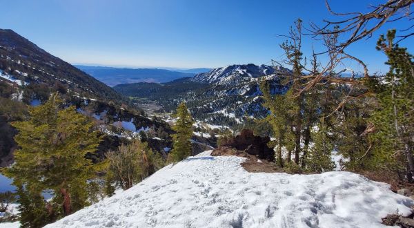 7 Cool And Calming Hikes To Take In Nevada To Help You Reflect On The Year Ahead