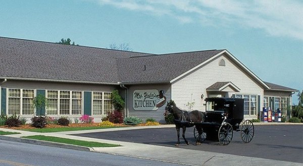 Enjoy A Scrumptious Amish Country Buffet At Mrs. Yoder’s Kitchen In Ohio