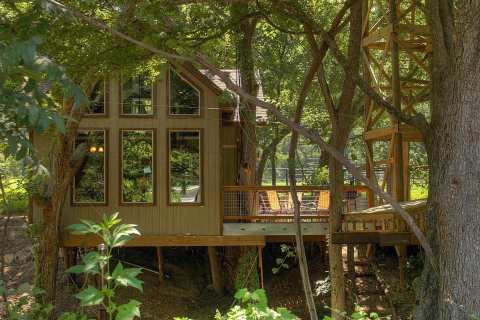 River Road Treehouses Near The Guadalupe River In Texas Let You Glamp In Style