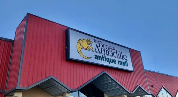 One Of The Largest Antique Malls In Missouri Has More Than One Million Antiques