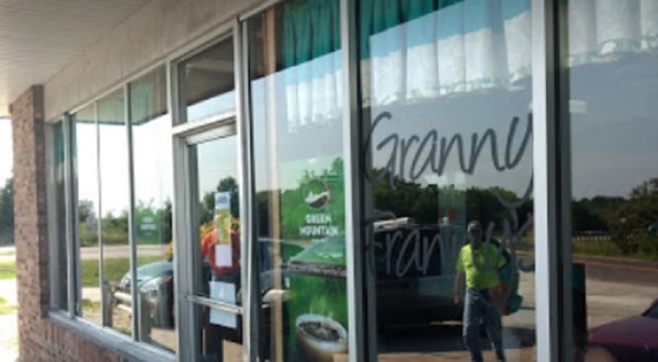 Granny Franny’s Is A Hole-In-The-Wall Restaurant In Missouri With Some Of The Best Fried Chicken In Town