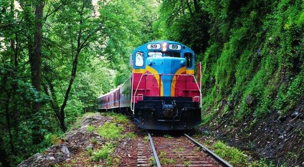This Wine-Themed Train In Oregon Is Also A Whodunit Murder Mystery