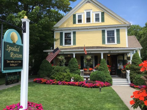 This 2-Story Gift Shop In Maine, Spoiled Rotten, Is Like Something From A Dream