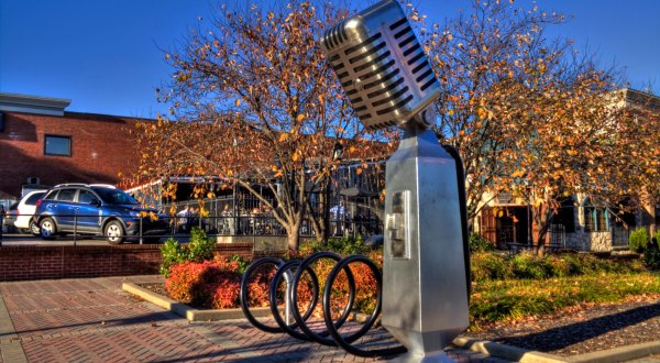 Reenact A Famous Dolly Parton Song On Music Row in Nashville