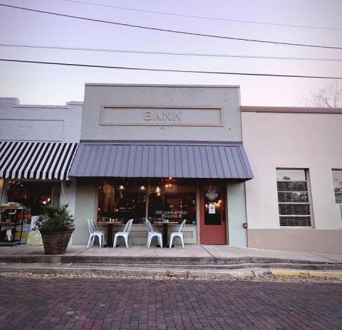 The Bank By Pizza Shack Serves Mississippi-Style Pies In A Setting That's As Unique As The Fare    