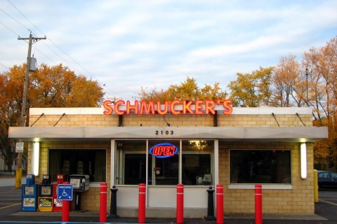 Family-Owned Since The 1940s, Schmucker's Is A Nostalgic Restaurant In Ohio
