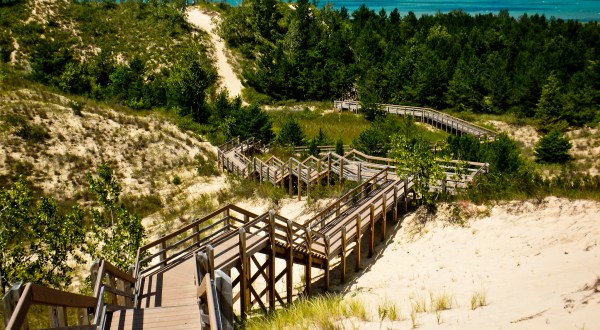 The Dune Succession Trail Is A Boardwalk Hike In Indiana That Leads To A Secret Beach View