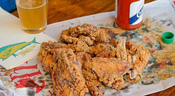 Misery Loves Co. Is A Hole-In-The-Wall Restaurant In Vermont With Some Of The Best Fried Chicken In Town