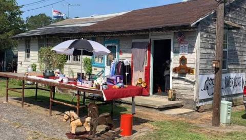 Head To New Egypt Flea Market Village In New Jersey For An Antiquing Experience That Can't Be Missed