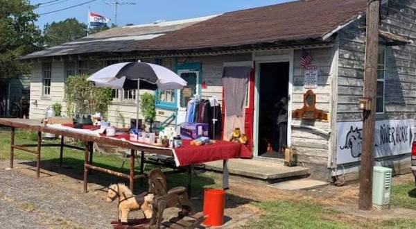 Head To New Egypt Flea Market Village In New Jersey For An Antiquing Experience That Can’t Be Missed