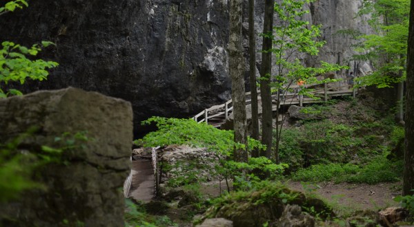 Trek Into The Heart Of Iowa’s Maquoketa Caves State Park To Find An Otherworldly Trail