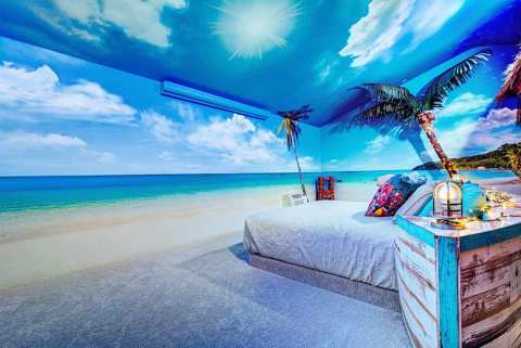 The Tropical Themed Fantasy Rooms At Sunset Inn & Suites In Illinois Are Like Summer Getaways