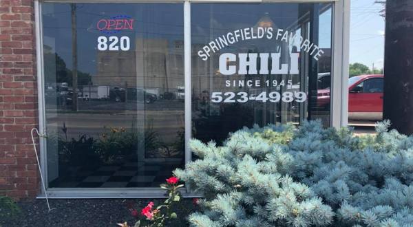 The Chili Parlor In Illinois Has Been Keeping Guests Warm And Cozy Since 1945