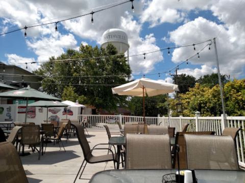 Lil Charlie's Restaurant And Brewery In Indiana Has Hoosiers Begging For Good Weather