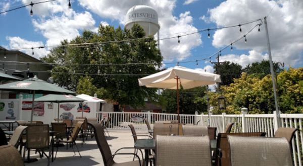 Lil Charlie’s Restaurant And Brewery In Indiana Has Hoosiers Begging For Good Weather