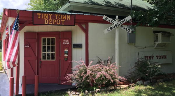 The World’s Largest Indoor Miniature Display Is Right Here In Arkansas At Tiny Town