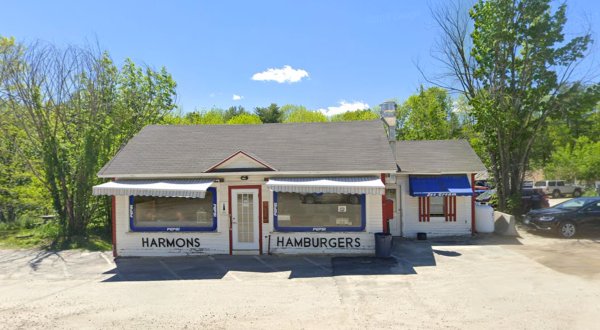 Harmon’s Lunch In Maine Is Overflowing With Deliciousness And Old-School Charm