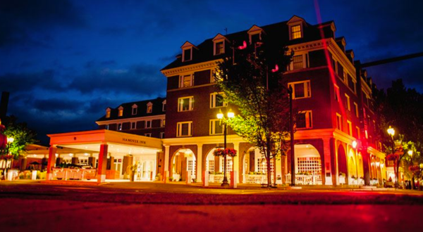 One Of The Oldest Hotels In New Hampshire Is Also One Of The Most Haunted Places You’ll Ever Sleep