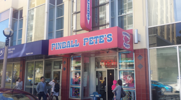 Everyone Will Have A Blast At Pinball Pete’s, A Massive Arcade Near Detroit