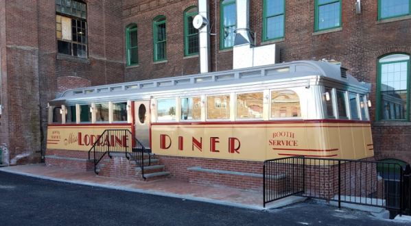 Rhode Island’s Newest Diner, Miss Lorraine Diner, Sits In an Old Diner Car