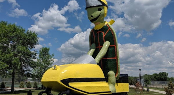 Tommy The Turtle In North Dakota Just Might Be The Strangest Roadside Attraction Yet
