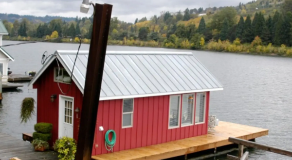 This Summer, Take An Oregon Vacation On A Floating Villa On The Willamette River