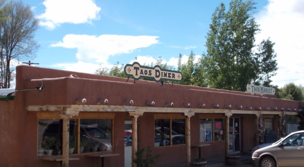 You’ll Feel Like Family When You Dine At The Cozy Taos Diner In New Mexico