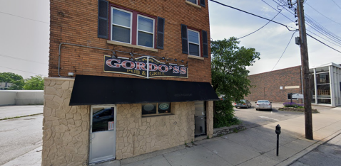 Unique And Massive Burgers Are Hiding Inside Gordo's Pub And Grill In Cincinnati