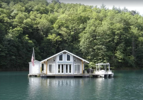 This Summer, Take A North Carolina Vacation On A Floating Villa On Fontana Lake