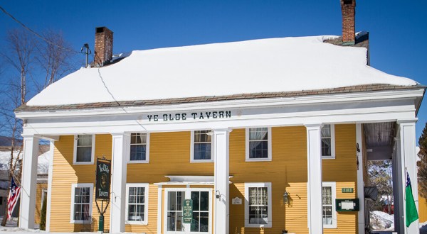 Open Since 1790, Ye Old Tavern Has Been Serving Traditional Pot Pies In Vermont Longer Than Any Other Restaurant