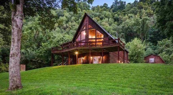 You’ll Never Want To Leave This Stunning Waterfront Cabin In Arkansas
