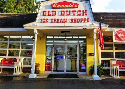 Cammie's Old Dutch Ice Cream Shoppe's Banana Split Is One Of The Best Sundaes In Alabama