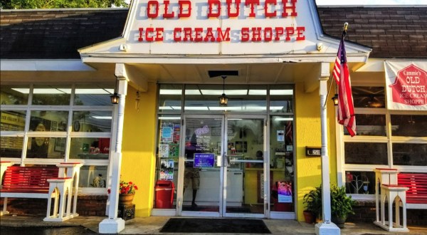Cammie’s Old Dutch Ice Cream Shoppe’s Banana Split Is One Of The Best Sundaes In Alabama