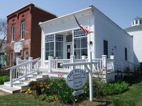 Built In 1890, The Chincoteague Island Library Is A Book Lover's Dream Come True