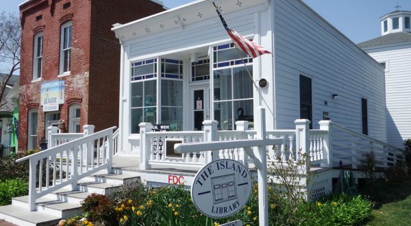 Built In 1890, The Chincoteague Island Library Is A Book Lover’s Dream Come True