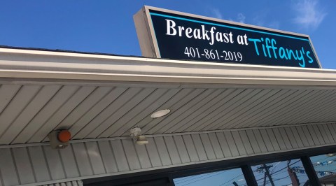 Act Out Your Favorite 90s Song At Breakfast At Tiffany's In Rhode Island