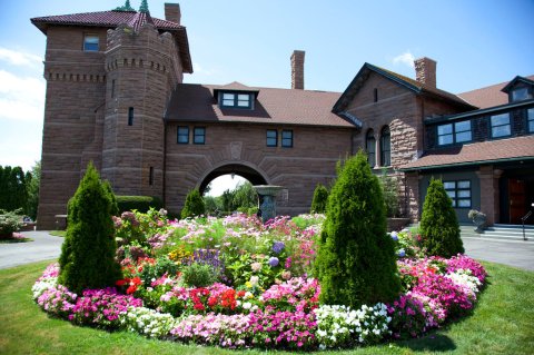 OceanCliff Is The Castle Resort In Rhode Island You'll Fall In Love With