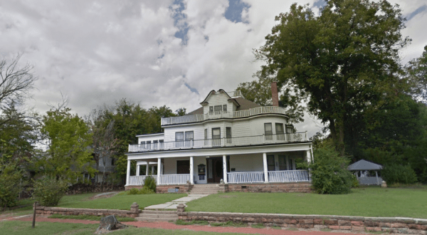 Eat A 7-Course Meal While Solving A Murder At Stone Lion Inn, A Haunted Hotel In Oklahoma