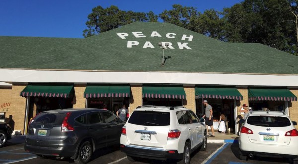 Indulge In Delicious Homemade Pie And Ice Cream At Peach Park, One Of Alabama’s Top Tourist Destinations