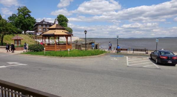 Experience Outdoor Dining At Its Best At The Promenade Grille In Maryland