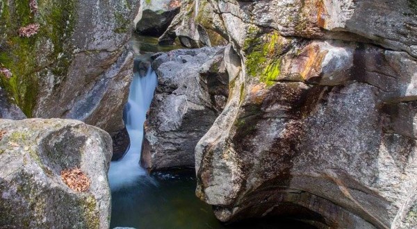 New Hampshire Has A Grand Canyon, Sculptured Rocks Natural Area, And It’s Incredibly Beautiful