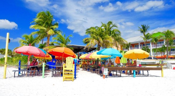 The Salty Crab Bar & Grill In Florida Is A Scrumptious Waterfront Eatery