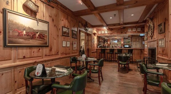 Devour Authentic Fish And Chips At Ascot’s Pub, A Cozy British Eatery In Connecticut