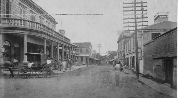 Take A Step Back In Time With These 18 Photographs Taken Before Hawaii Became A State